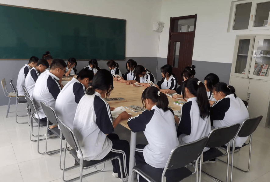 巴彦县第二中学开展2023"我爱读书100天"读书活动_进行_师生_全校