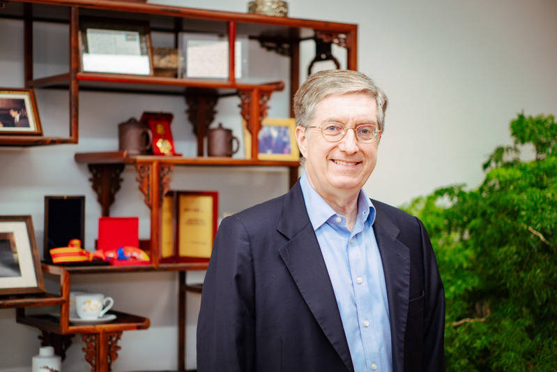 试验田"里的一位重要"园丁",就是上海纽约大学常务副校长杰弗里·雷蒙