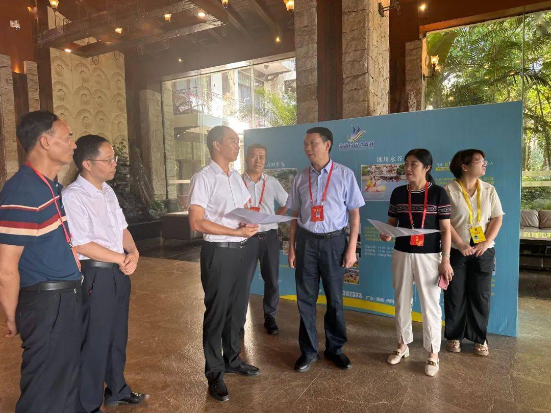 专业小组一行先后来到羊角山森林公园建设示范点,佛冈森波拉主题酒店