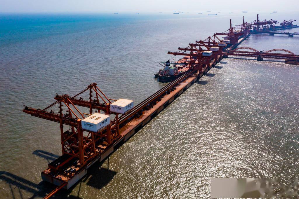 航拍河北曹妃甸40万吨级矿石码头!_中国_视觉_船舶