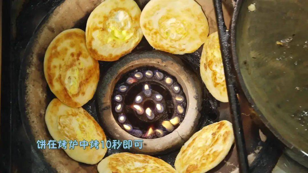 看央视解码信阳鸡蛋灌饼的香酥美味!_饭团_羊油_河南