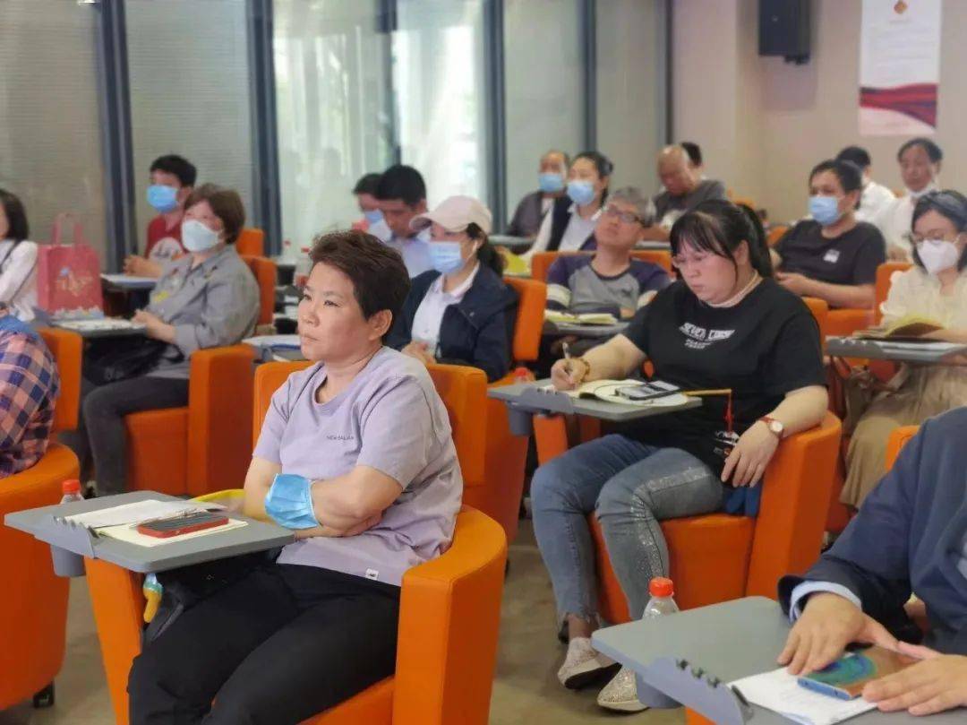 年7月21日 (星期五)14:00活动地点上海市长桥中学 教学楼409(龙临路20