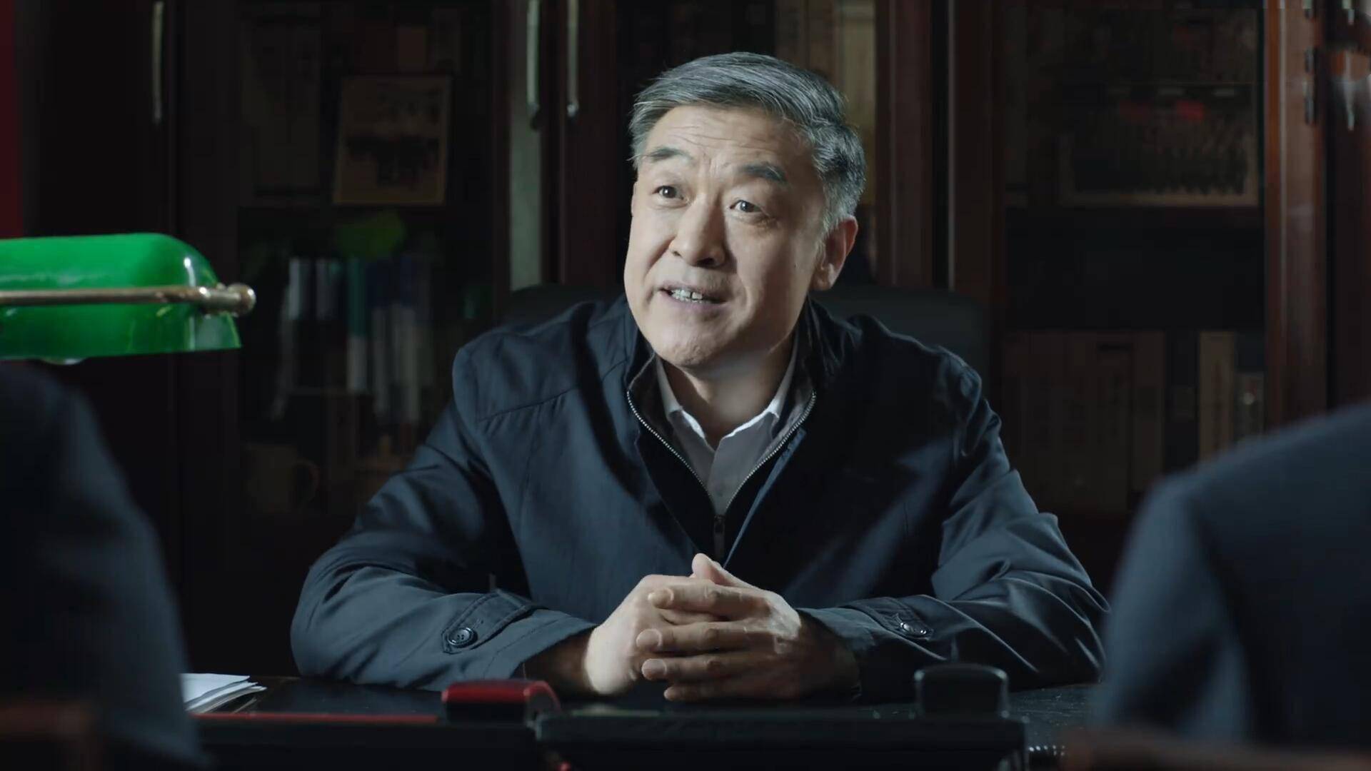 答案也很简单,季昌明和高育良差不多,过个一年就要