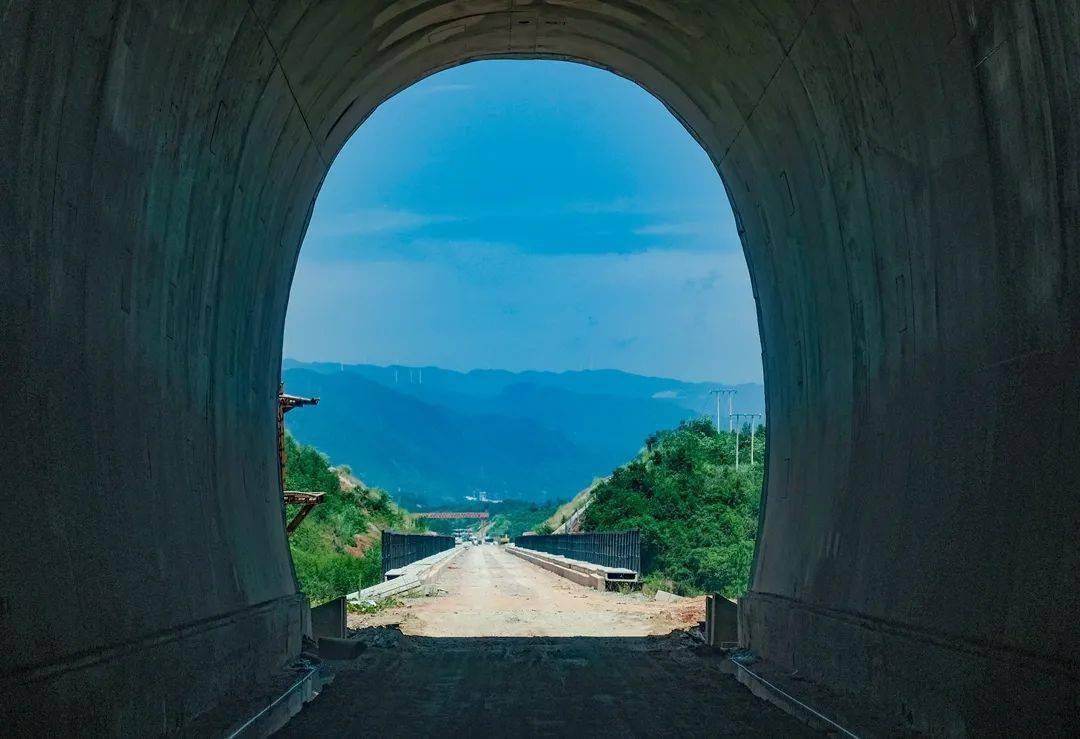 【中铁十一局】当远铁路建设纪实(2023年7月)_远安县_基础_隧道