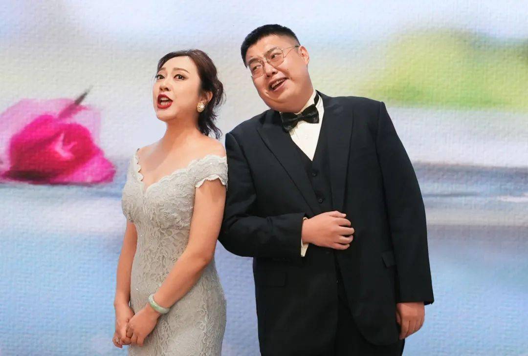 上海歌剧院女高音歌唱家张怡,男高音歌唱家付晗现场演唱《你的爱,我的