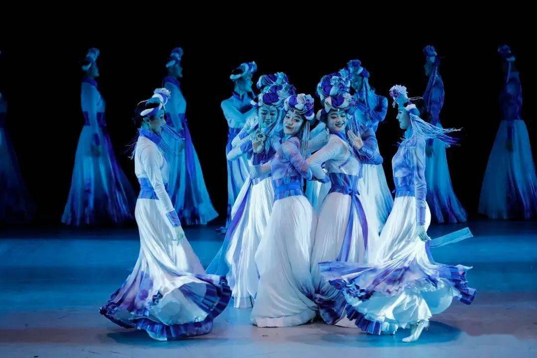 第一次看到这么柔情似水的摩梭族舞蹈,编导用心了_作品_艺术_四川