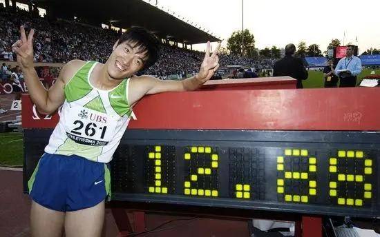 15年后再看刘翔:因比赛失利被质疑假摔,他到底做错了什么?
