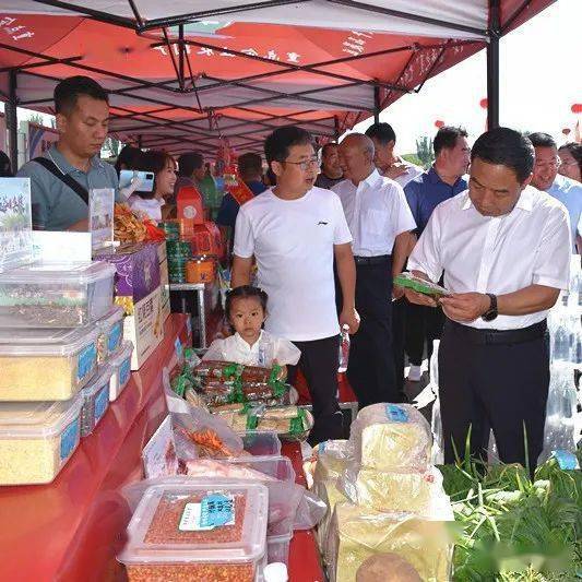 "黄河几字弯"文化旅游美食节开幕