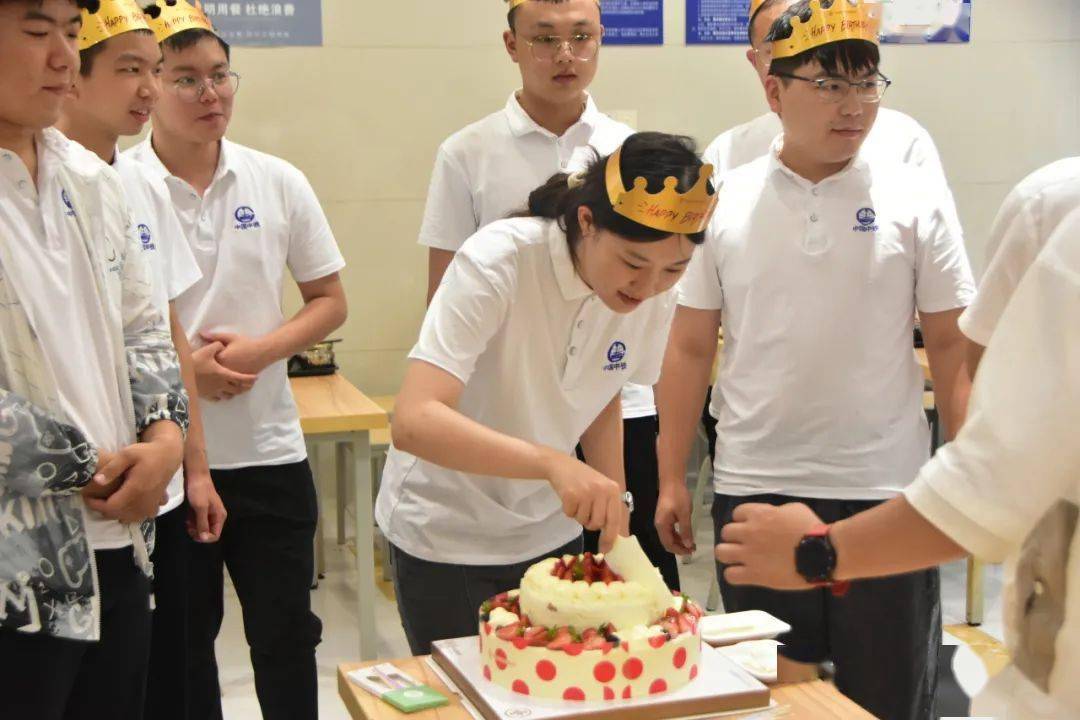 公司集体生日合影留念雄安公司集体生日合影留念74审 核 | 吴美佳审