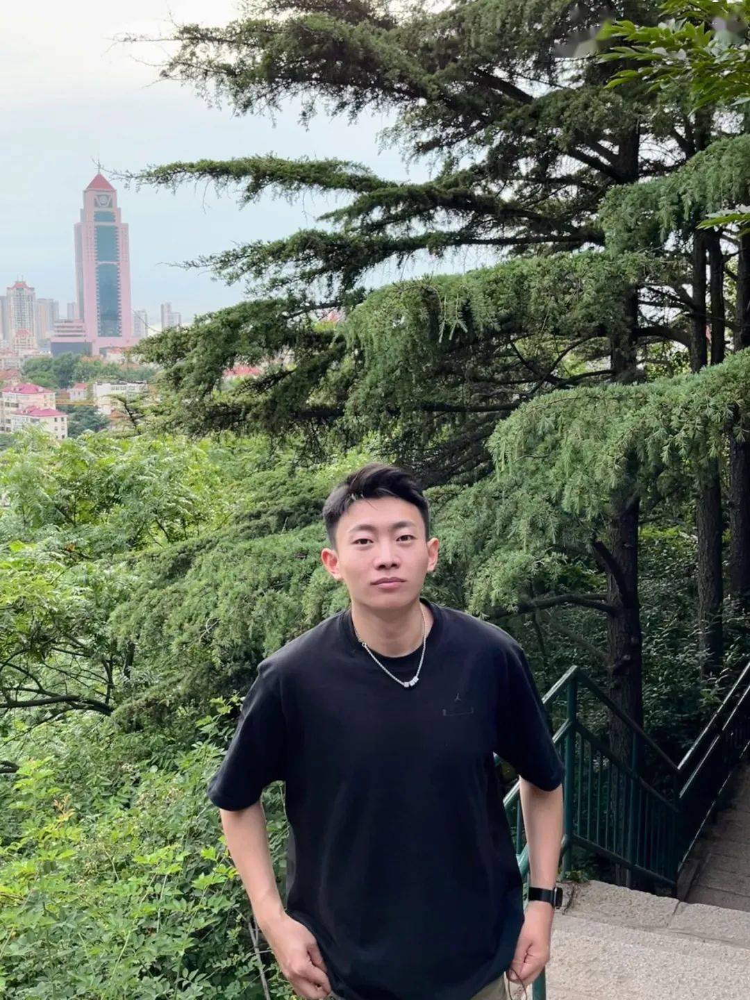 去向我们即将离开学校进入社会,开始一段全新的人生旅程,但彼时曾相与