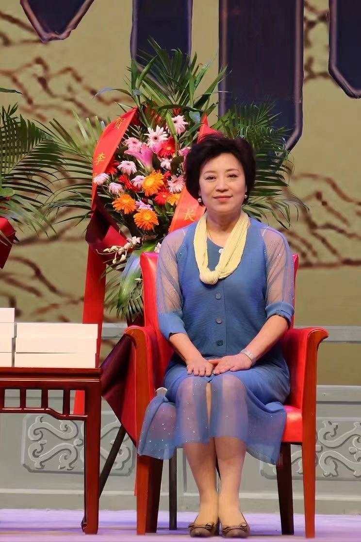 在北京梅兰芳大剧院,京剧名家李佩红收下七位弟子_艺术_戏曲_传承