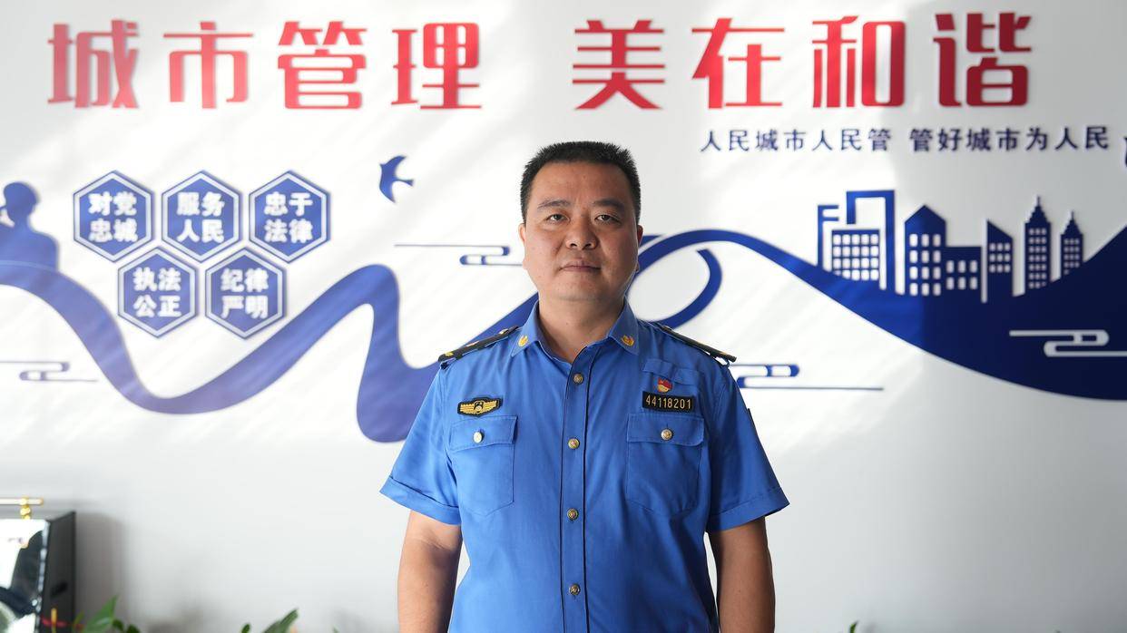 "对于谢岗镇的美丽建设,谢岗城管分局局长熊海林在接受羊城晚报记者