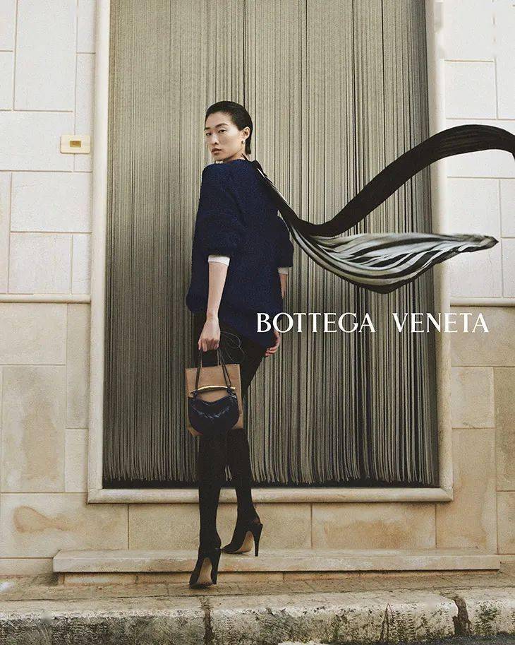 Bottega Veneta 的创意总监年轻时好可爱！_手机搜狐网