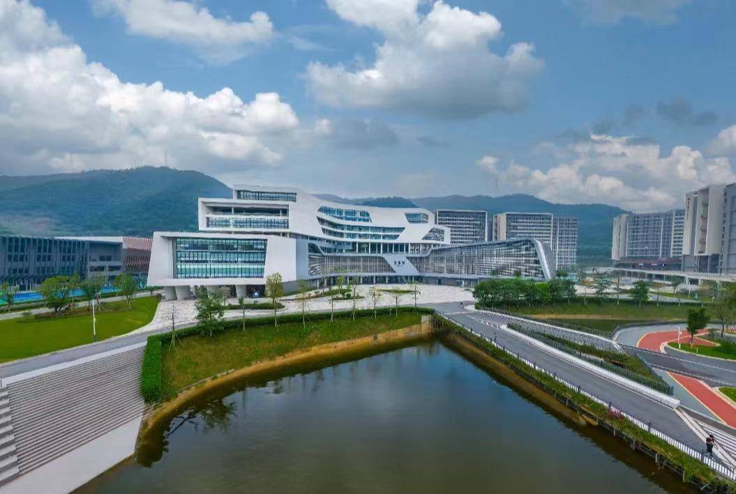 广州应用科技学院超省控线满档录取_招生_专业_计划