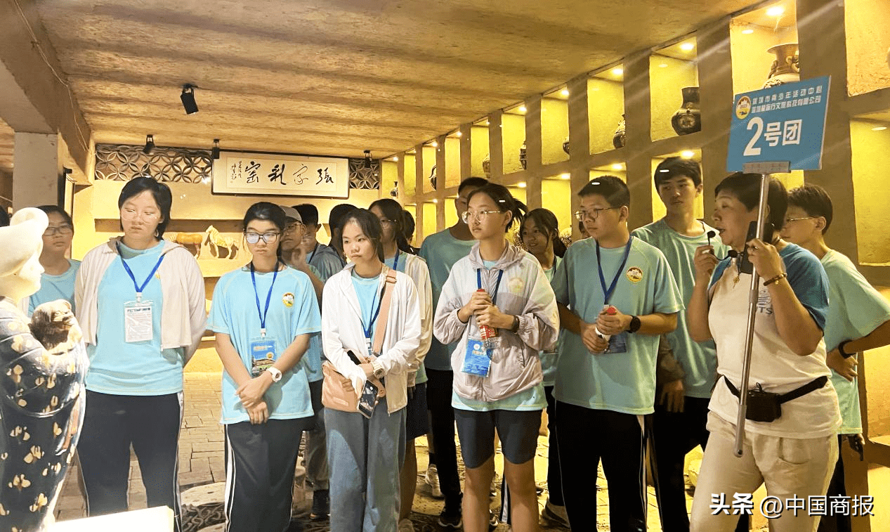 (深轩/图)同学们在研学途中的进步也感动着老师,深圳亚迪学校带队老师