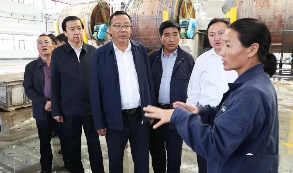 西藏自治区政府副秘书长杨红,拉萨市副市长潘文卿陪同,州领导荣红智