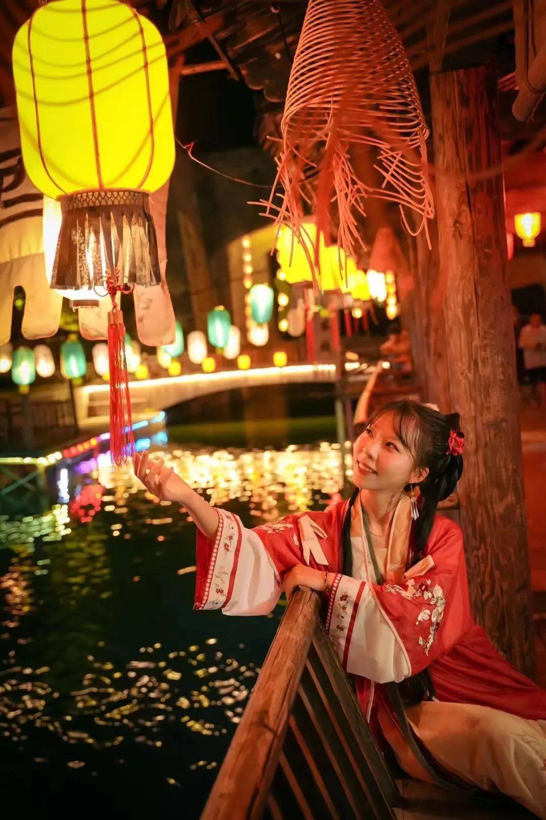 穿汉服免费夜游影视城_地点_象山_时间段