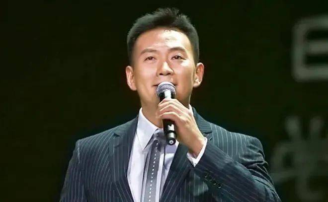 后分配至北京电视台播音部工作,任播音员,主持人,先后担任《北京晚间