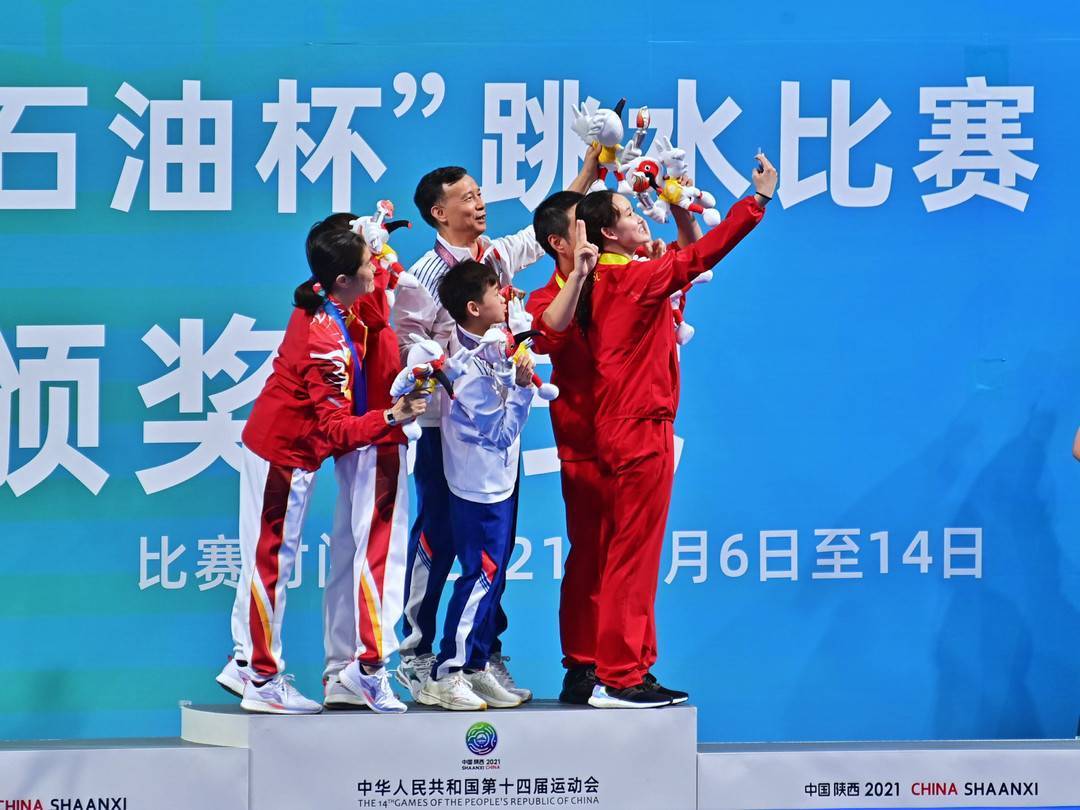 棒火炬手任茜:希望来成都的大运选手们,享受青春盛会_跳水_比赛_女子