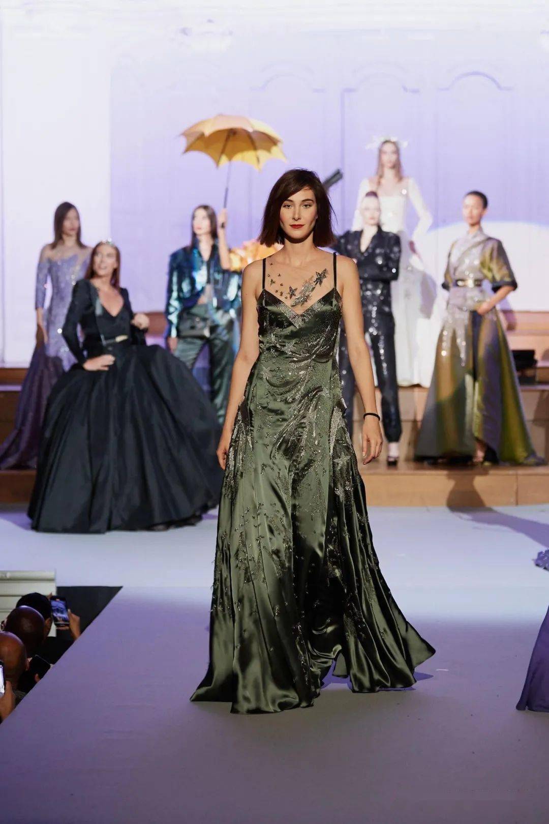 秀场| julien fournie 2023 秋冬高级定制时装秀_趋势_星标_设计