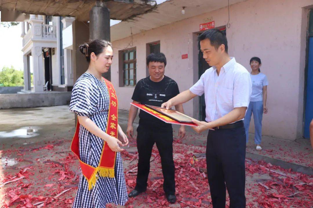 珠珊镇现役军人荣立三等功_黄斌_家属_彭超