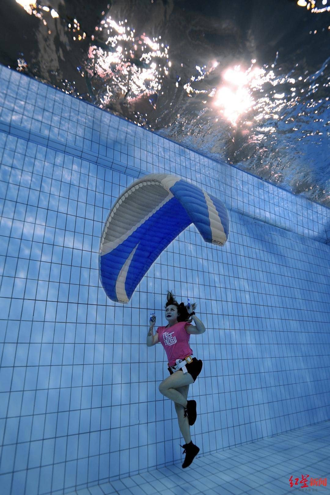 这条"美人鱼"有点野:一名成都潜水女教练的个性人生_李熙_眉山_课程