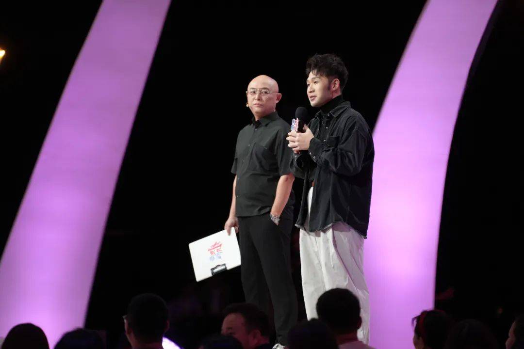 拒绝爱情里的比较 《非诚勿扰》男嘉宾分享爱情的色彩_工作_青春_感情