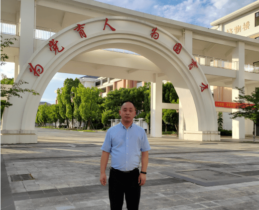 天台县始丰中学校长 夏积武做好乡村教育振兴文章,在于着力构建教育高