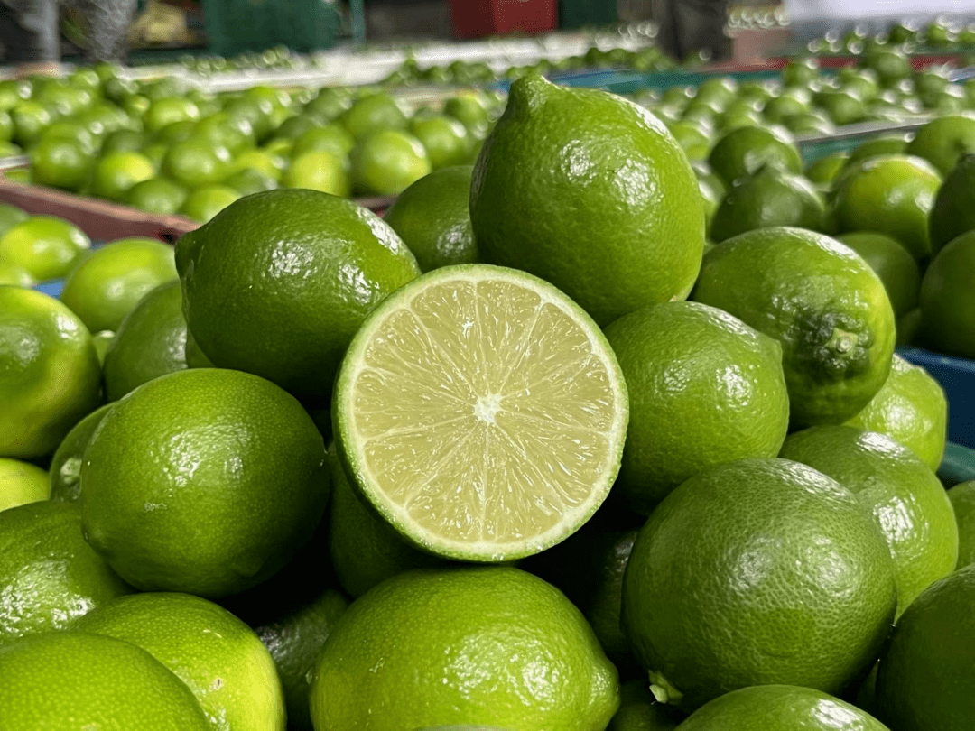 产地食材 ▎塔希提无籽香水青柠,皮薄多汁,清香够酸,满满vc～_柠檬