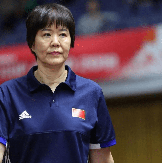 63岁的郎平回国了!那个被她"亏欠"的前夫,最近过得怎么样?