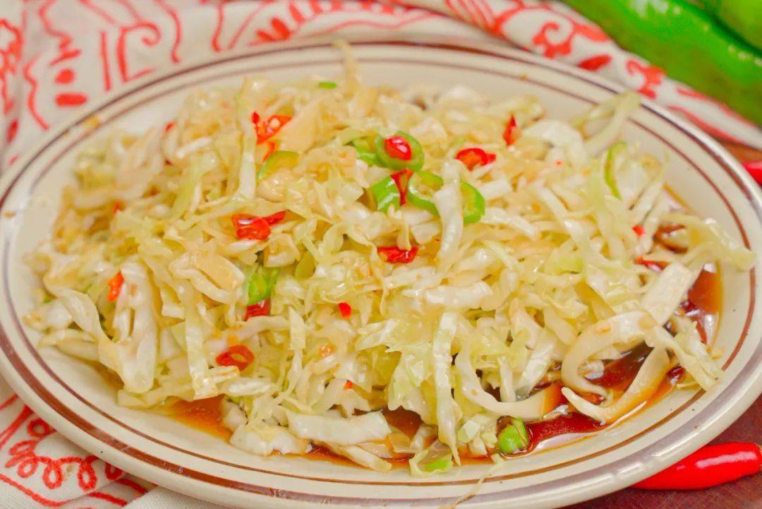 夏季清爽凉拌菜必有它,脆嫩爽口,酸辣开胃!_包菜_食谱_夏天