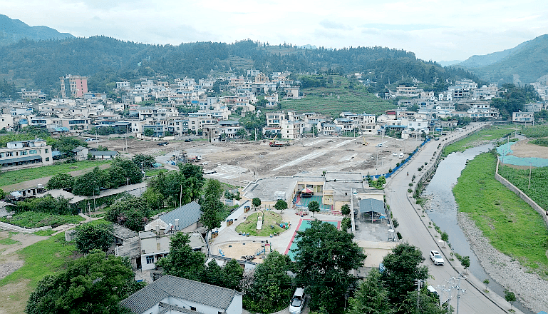 近日,盘州市柏果镇联营居委会数字乡村管理平台正式投入使用,这让乡村