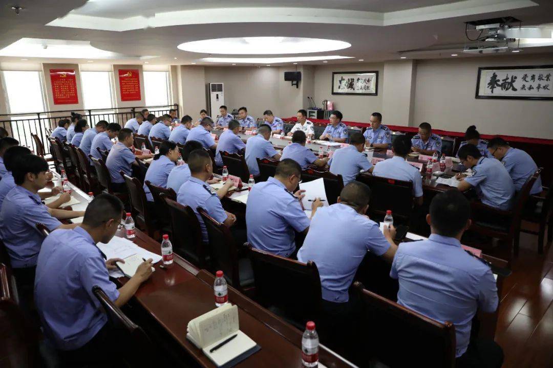 7月20日下午,渝都监狱召开7月警廉情分析会暨队伍建设业务工作会.