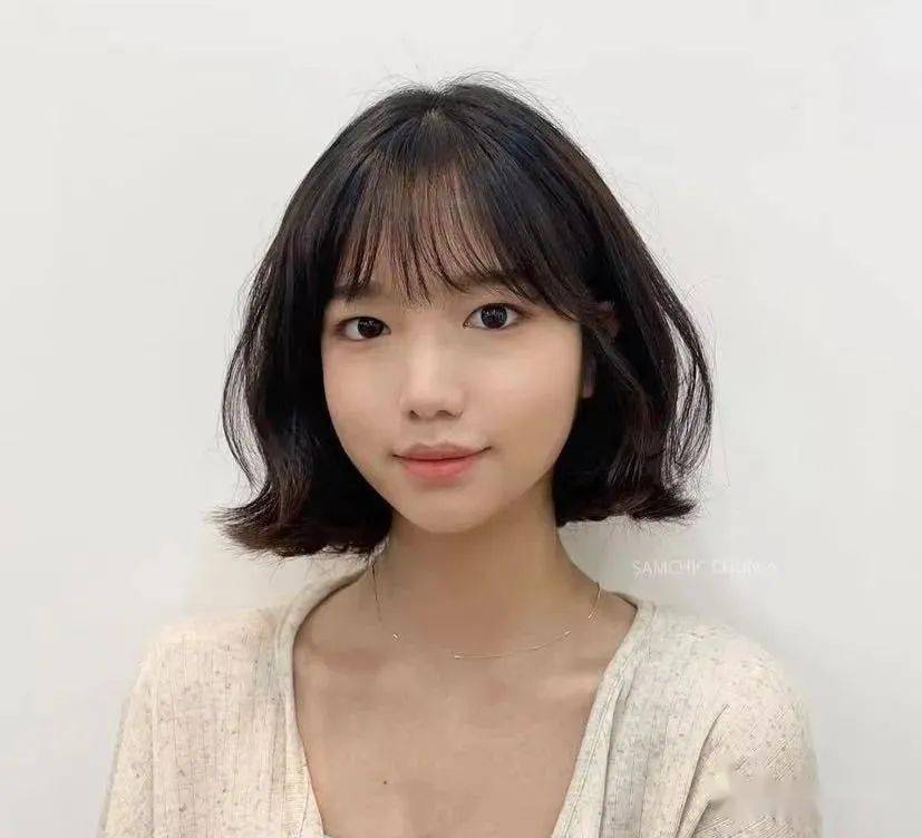 "八大网红刘海短发"