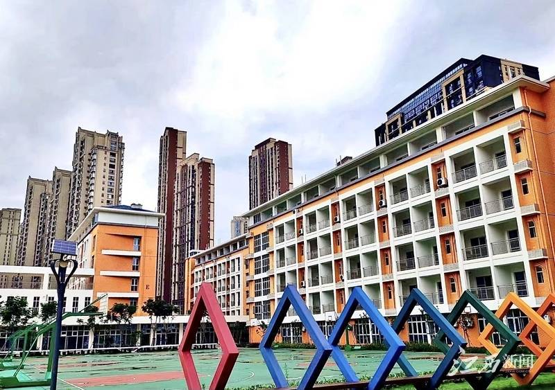南昌市朝阳中学体育场馆只对部分人群免费开放_社会_居民_网友