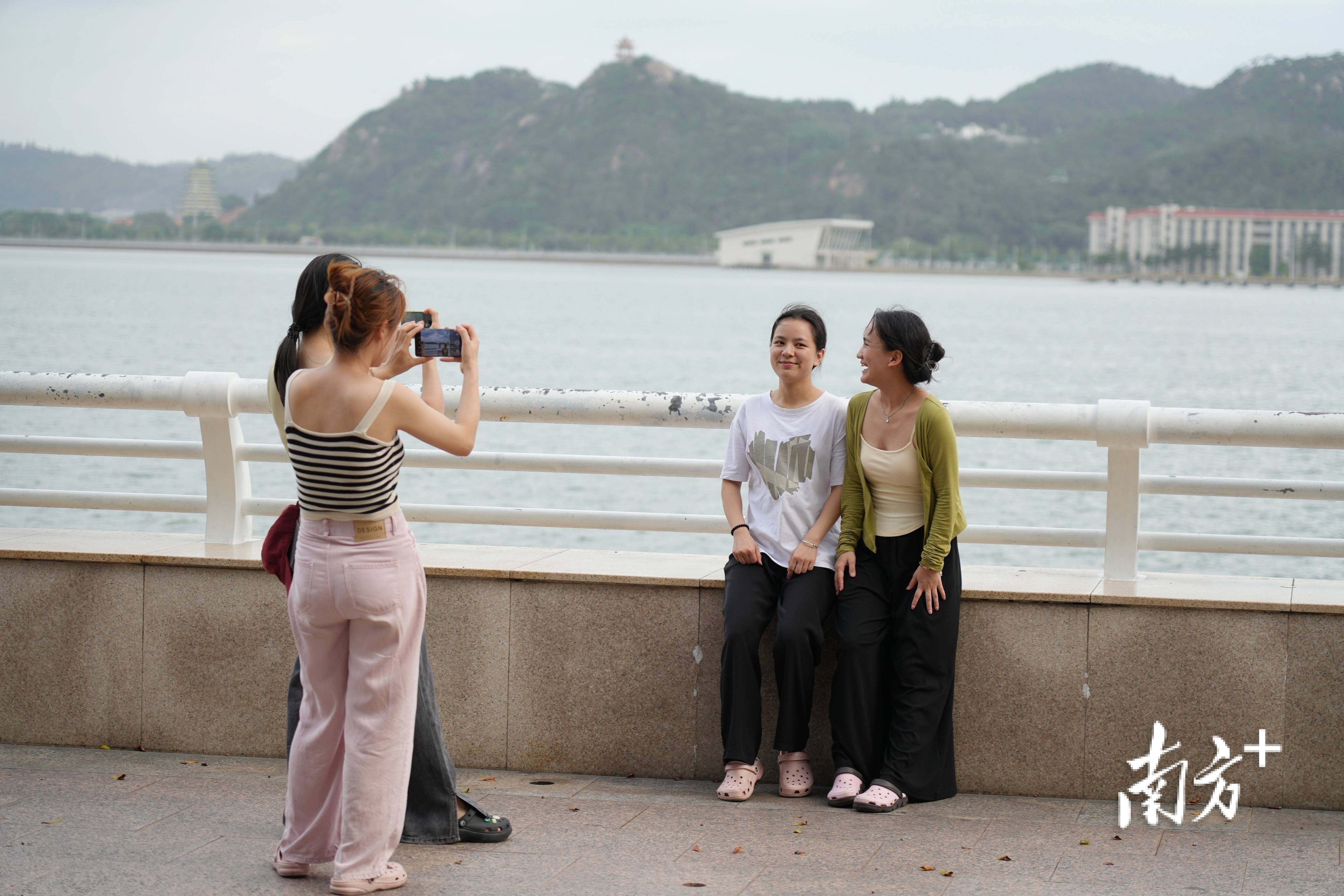 多图丨台风"杜苏芮"登陆前,汕头"热"并有序着_公园_海滨路_海湾