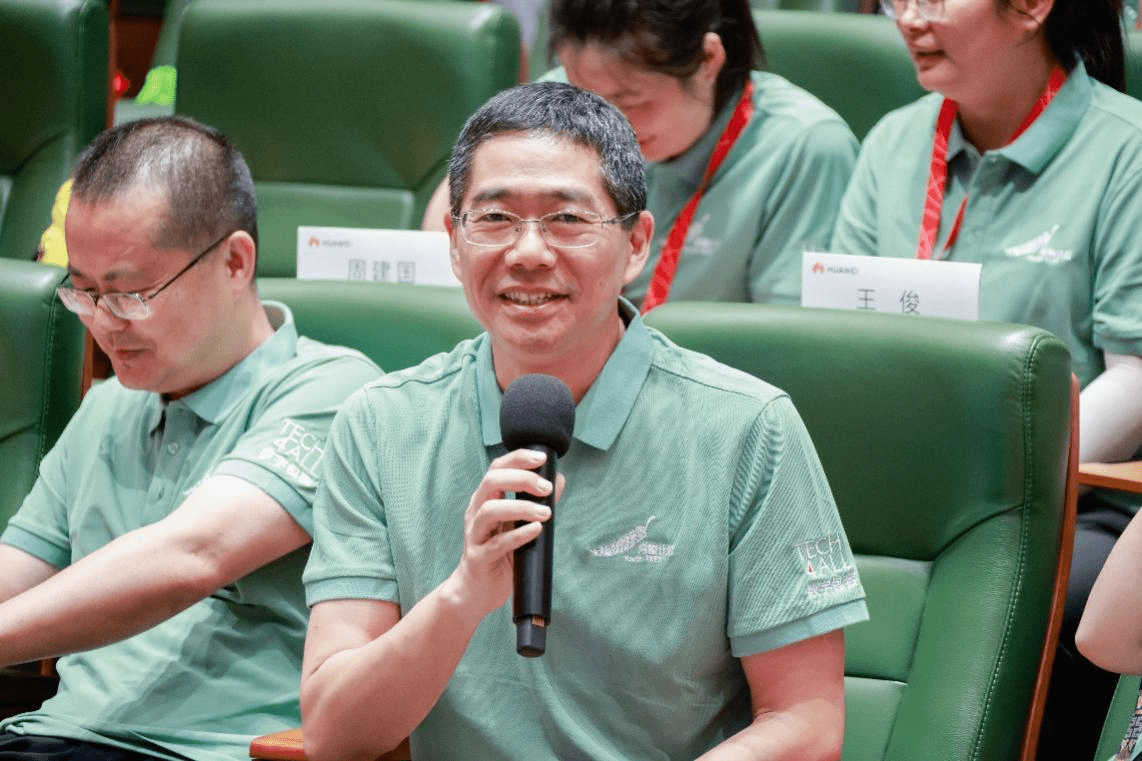 华为中国战略与marketing部品牌部部长周建国表示:不管是工作还是生活