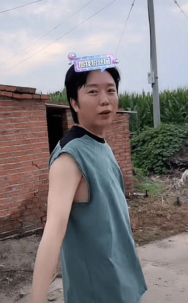 44岁的李玉刚回东北乡村生活,老宅破旧生锈,却每年都回来住一阵_音乐