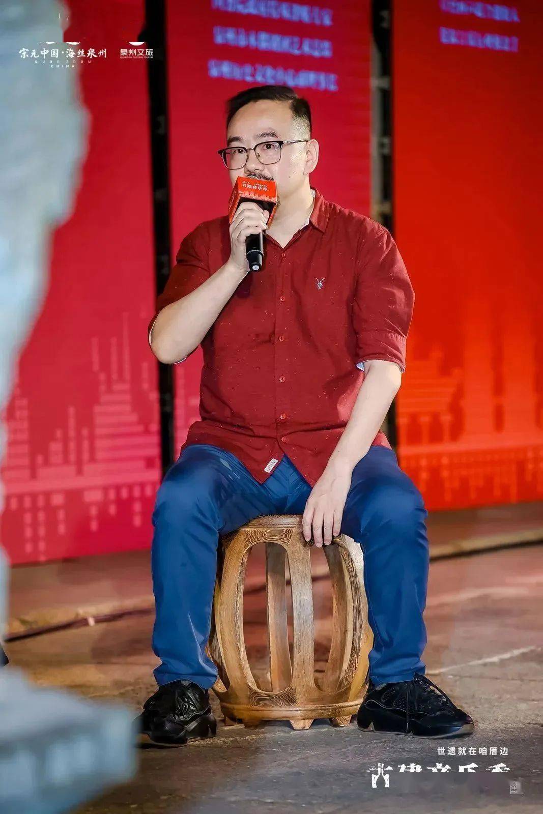 将中国的琵琶带到世界;丁一滕作为丹麦欧丁剧团唯一中国特聘演员,有着