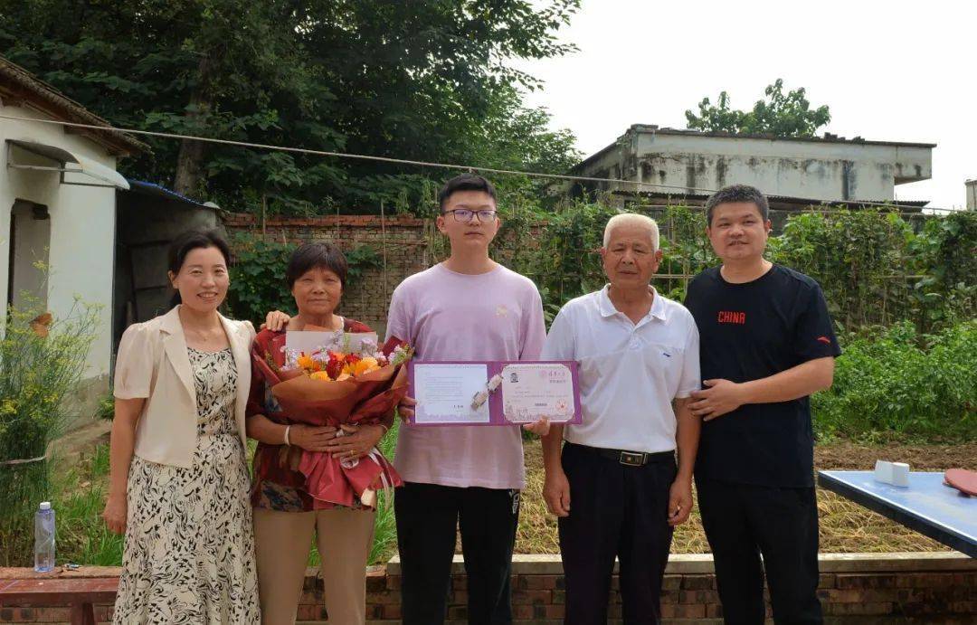 新蔡学子张博文收到清华大学录取通知书_韩集镇_员曹俊_亲朋好友