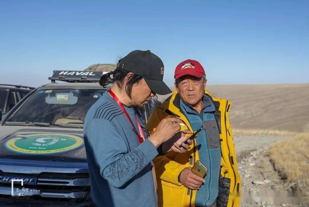 老迈狼(左)与王铁男(右)王铁男2008年带队徒步克里雅古道前段时间