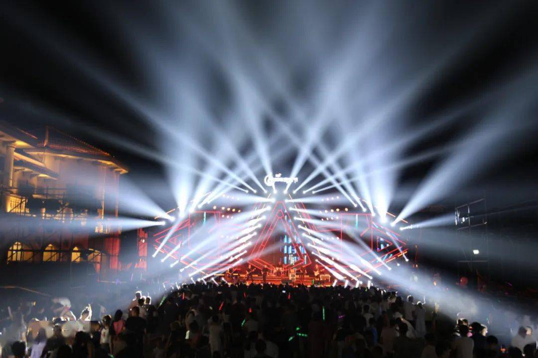 2023半月湾国际沙滩音乐节,灯光舞美炫彩升级