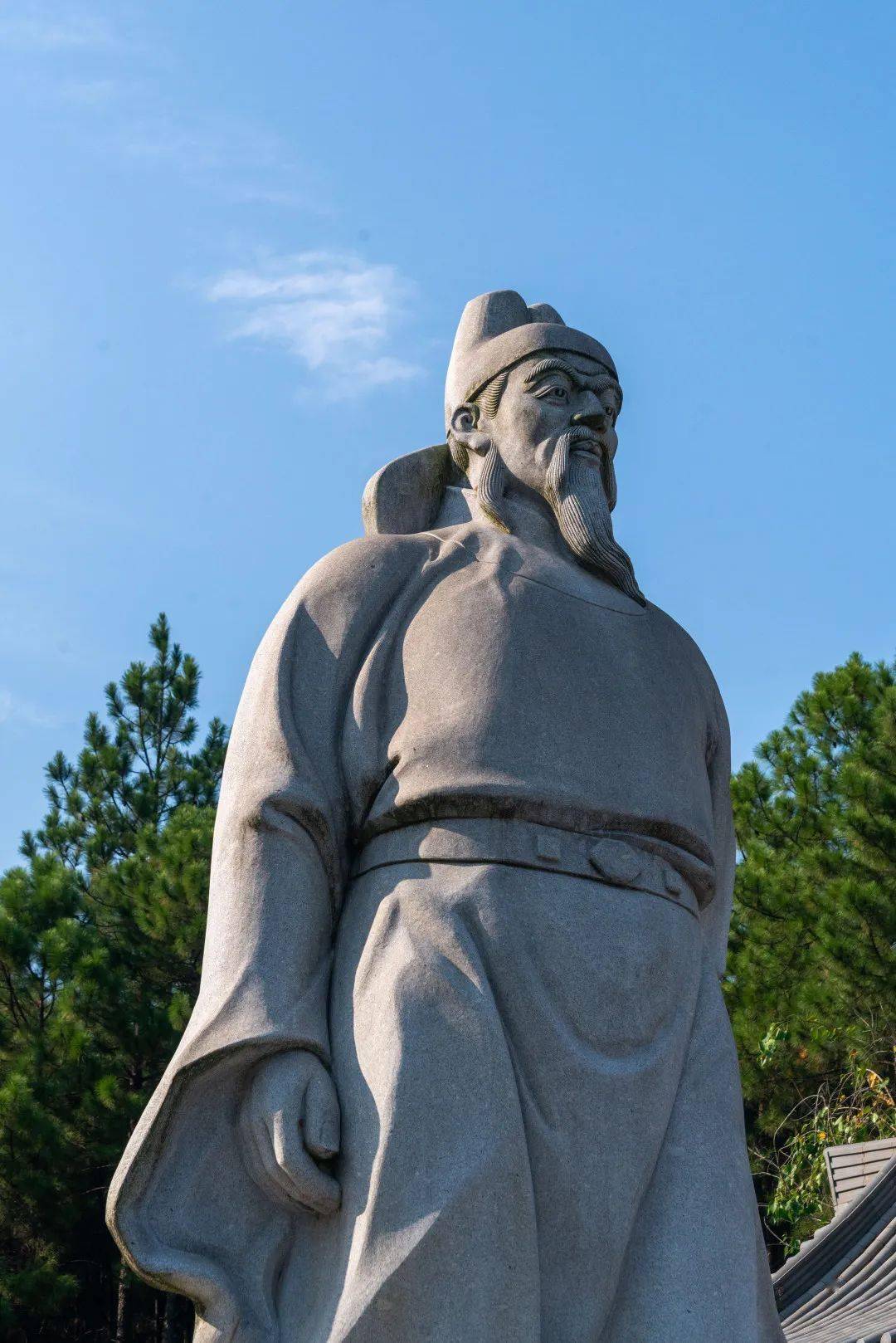 韶关也有一位唐代名人,他就是被誉为"岭南第一人"的张九龄,是盛唐时期