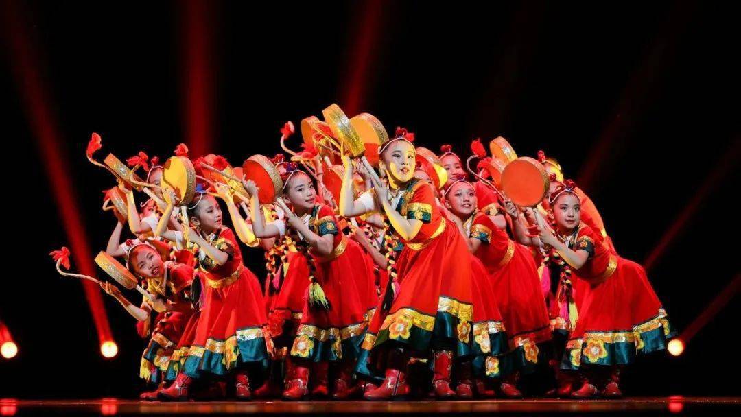 辽宁省大连芳舞耕田艺术文化有限公司编导:吕锐,颜庭梅,田甜指导老师