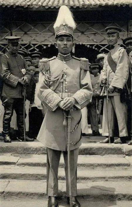 王"刘湘在武汉病逝后,其妻当众对蒋介石破口大骂_刘文辉_军阀_川军