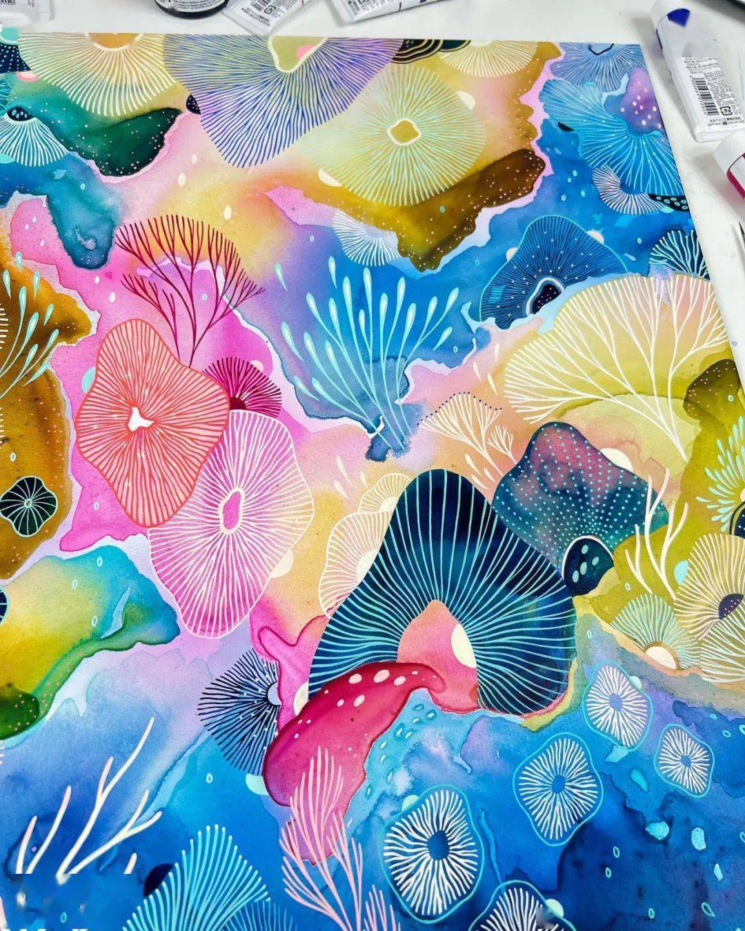 成为全职的插画师后yellena james就开始了这些千变万化生物形态作品