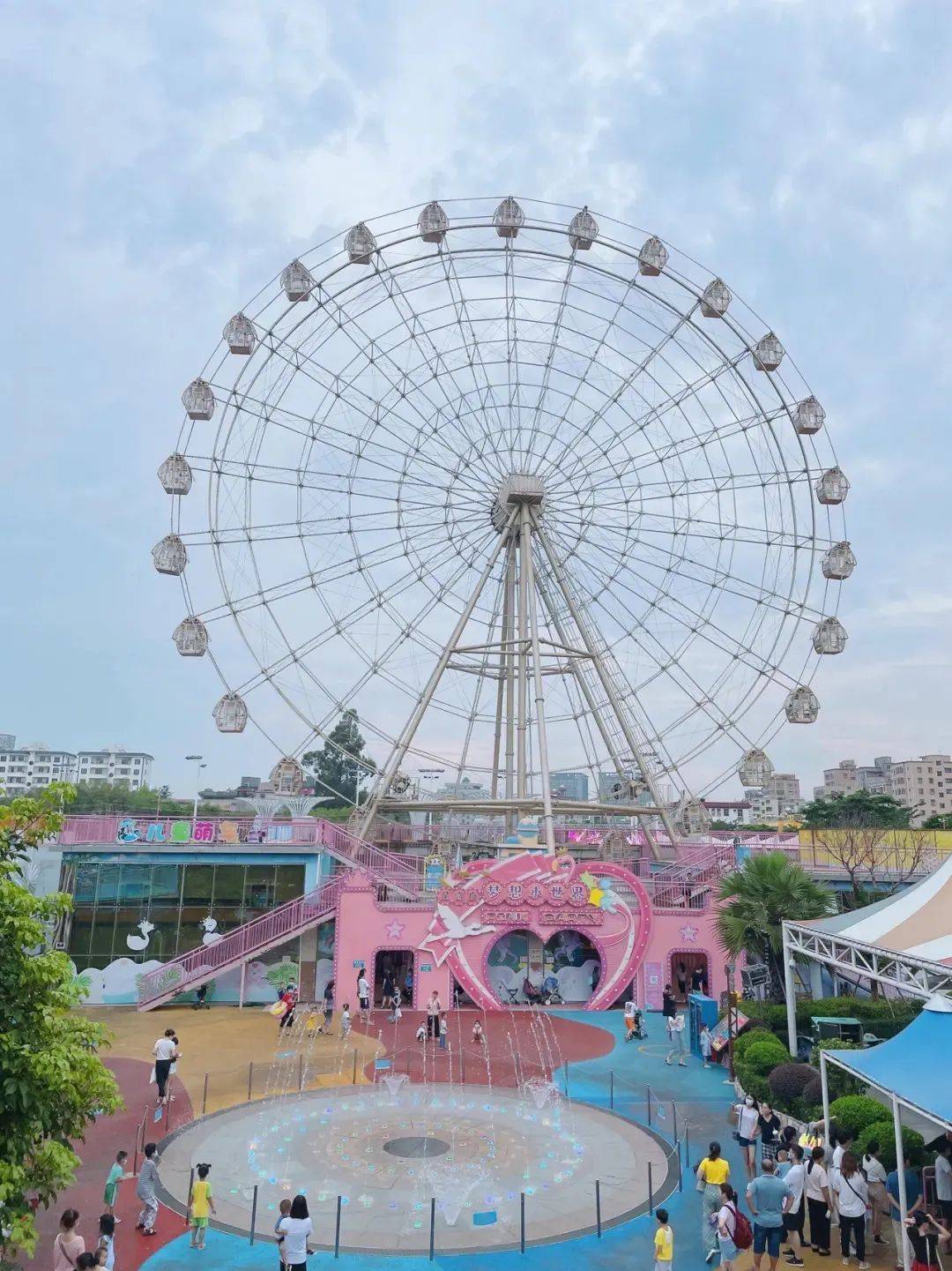 青青世界城市里的热带雨林以十分之一票价带娃与野生动物亲密接触走水