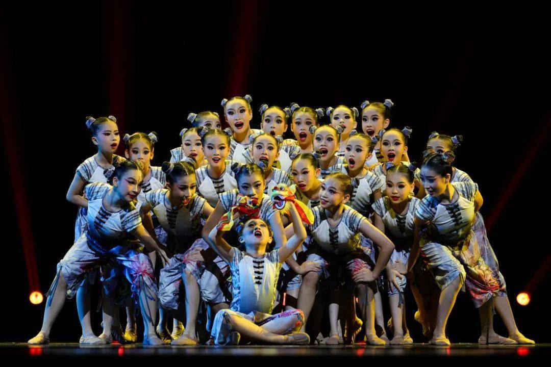 郑佳馨,钟婷编导:赵帅,夏静,田石杰演出单位:天津市河西区沐辰培训