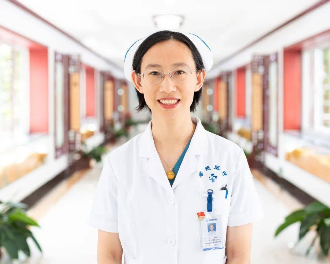 最美军嫂潘霞:戎装战士背后的白衣天使_工作_青岛市_丈夫