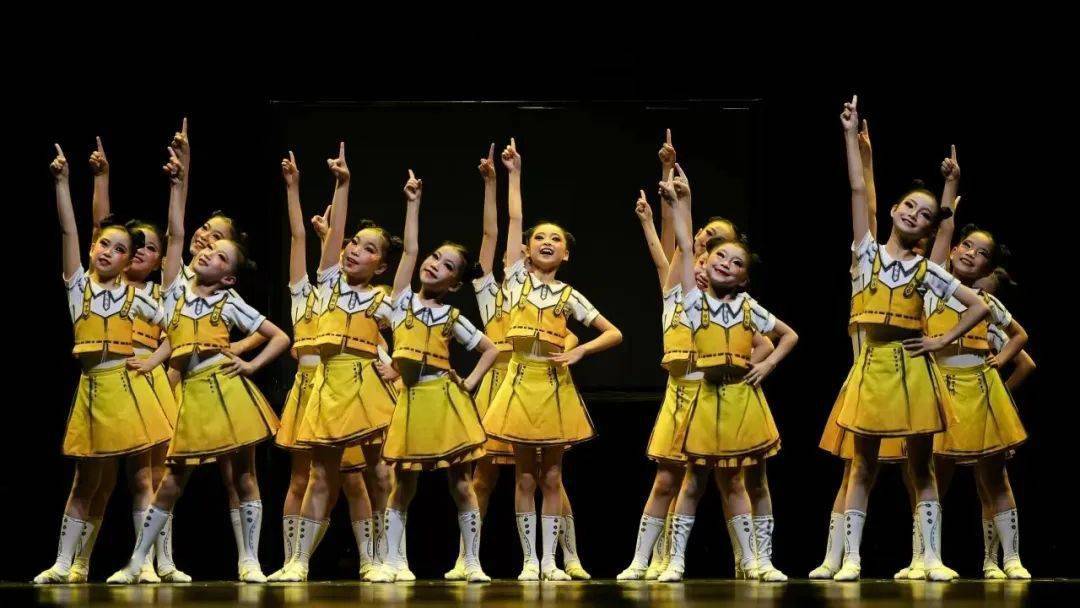 第十二届"小荷风采"全国少儿舞蹈展演圆满落幕,重庆参演团队载誉归来!